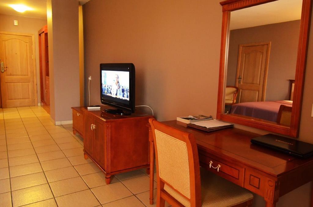 Mensvic Grand Hotel Accra Bilik gambar