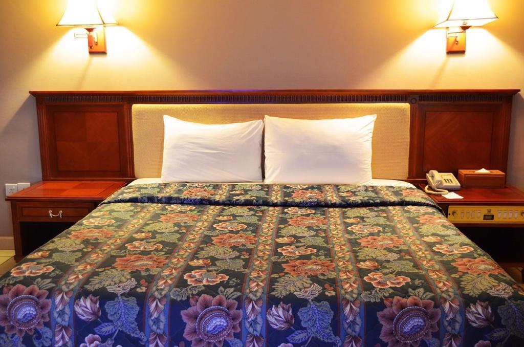 Mensvic Grand Hotel Accra Bilik gambar